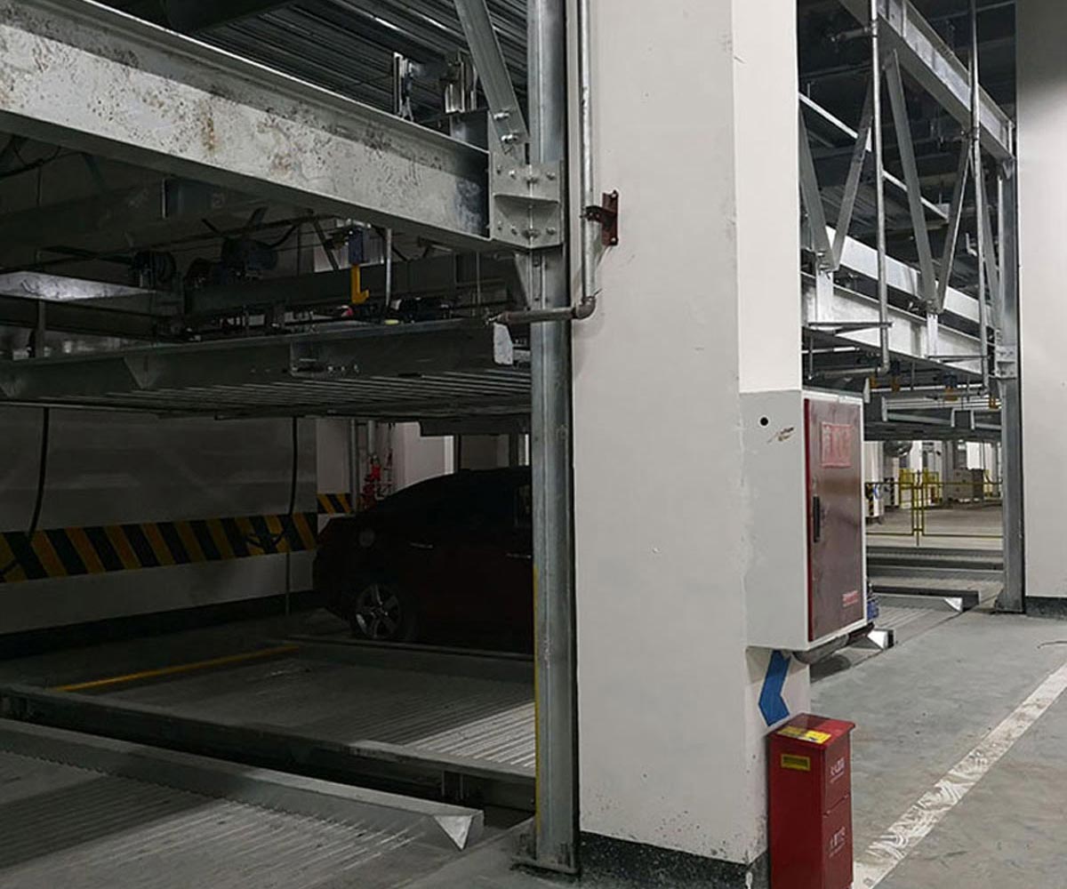 車輛進入立體車庫時如何避免停車不當